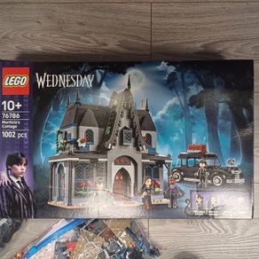 lego Wednesday 76786 Morticia's cottage