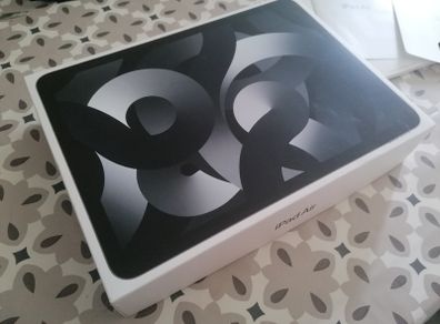 Ipad Air, 5th gen, 64gb- box and packong