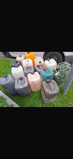 2Jerry cans and 14 Diesel drums