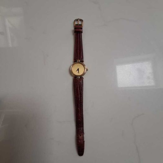Ladies Vintage Guicci 4500L Quartz Watch