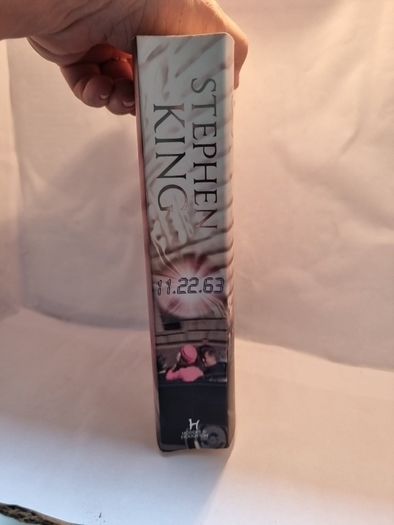 Two Stephen King First Edition paperbacks.