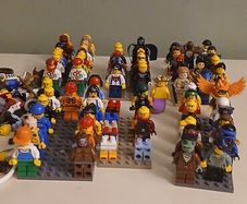 Lego minifigures and accessories