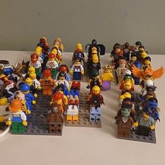 Lego minifigures and accessories
