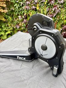 Tacx Flux S Smart Trainer - cassette included