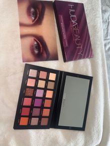 Huda Beauty Eyshadow Palette