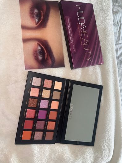 Huda Beauty Eyshadow Palette