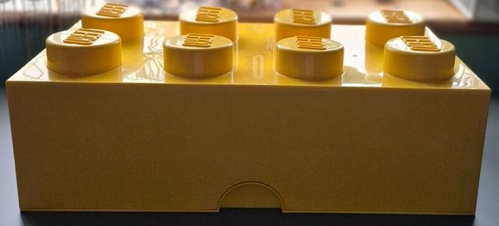 LEGO Bundle: 2.45kg Genuine LEGO with Yellow Storage Box