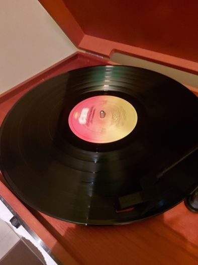 Replica vintage music system, 3 CD changer, Radio, Tape and Phono (Record Player) in lovely wooden Box Model Cl-1018, in very good condition