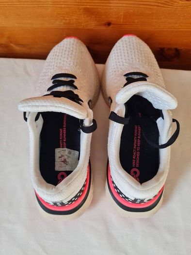 2022 nike react infinity flyknit 3 Size 7.5 eu 42 white/pink in excellent condition