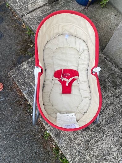 Vibrating, swinging Moses basket