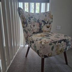 Feature chair