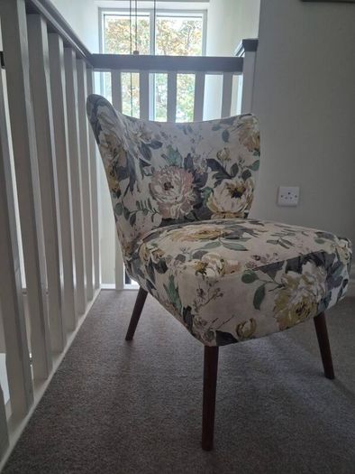 Feature chair