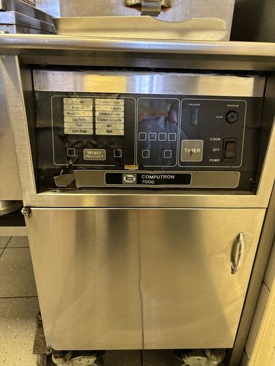 Henny Penny Pressure Fryer Model 500 with Computron 7000. Project or Parts Unit Spare Element Included