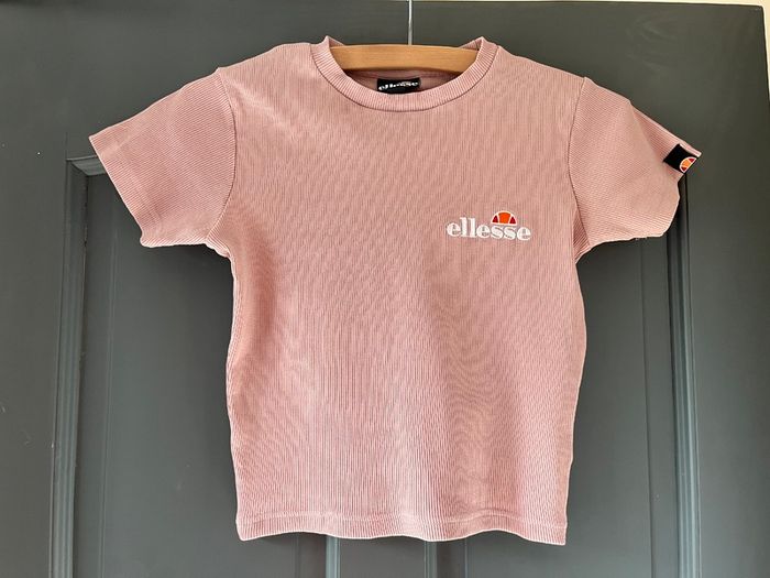 ELLESSE ladies blush pink crop T-Shirt size 6