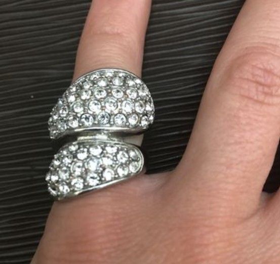 Sparkling rhinestone ring