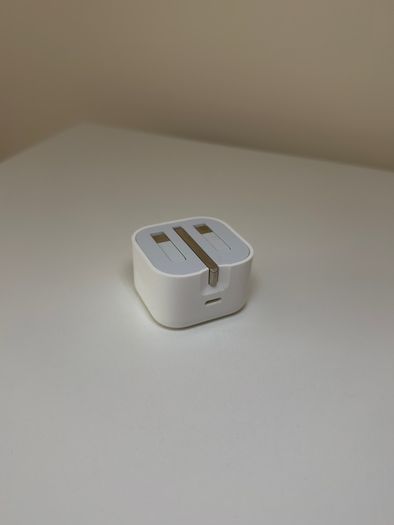 Apple 20 W USB Type-C Power Adapter