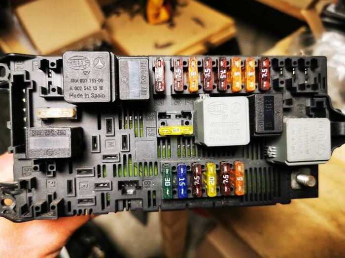 Mercedes W211 SAM fuse box
