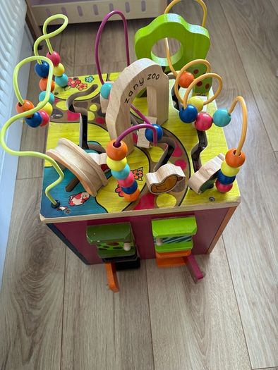 Zany zoo activity cube