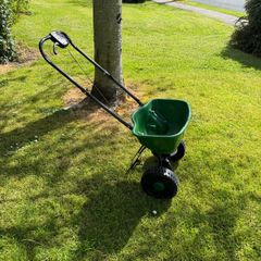rotary lawn spreader
