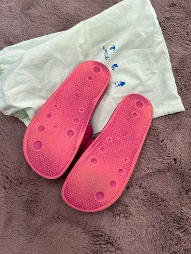 Off white slides