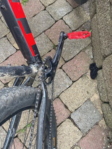 Trek roscoe 6 medium frame .everything is in good condition -dropper post -brakes- and pedals are all fine