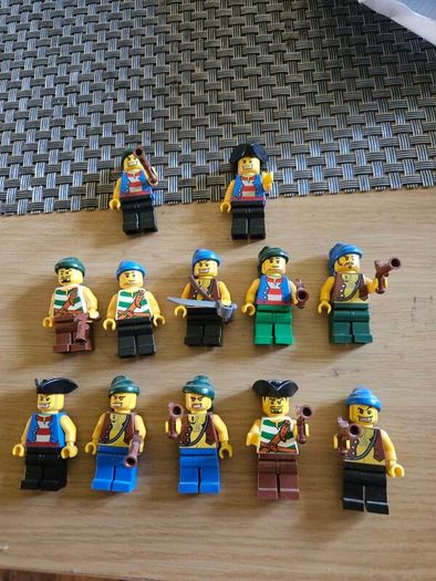 Lego Pirate Minifigure Bundle