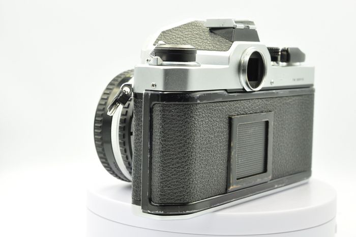 Nikon Fm Chrome + 50mm pancake F1.8 , Cla'd- Recent Full Service