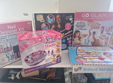 Girls Nails Jewellery hair sets