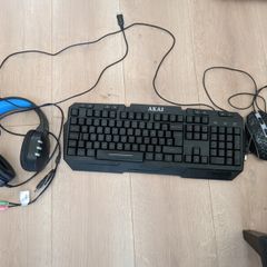 keyboard mouse and headphones