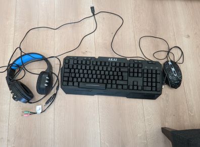 keyboard mouse and headphones