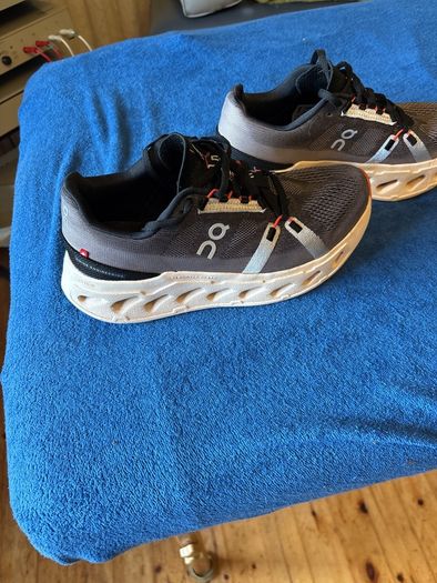 OnCloud Women's Runners UK 6.5--Like New, Great Price