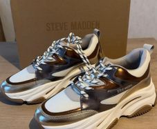 Steve Madden runners
