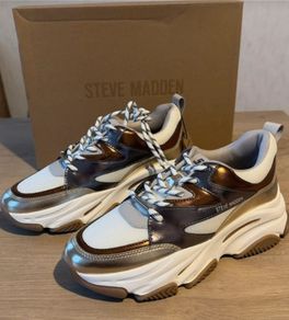 Steve Madden runners
