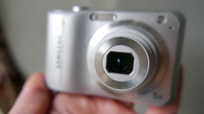 SAMSUNG Digital Camera ES28 12.0MP Metallic
