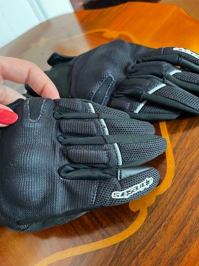 Motorcycle gloves