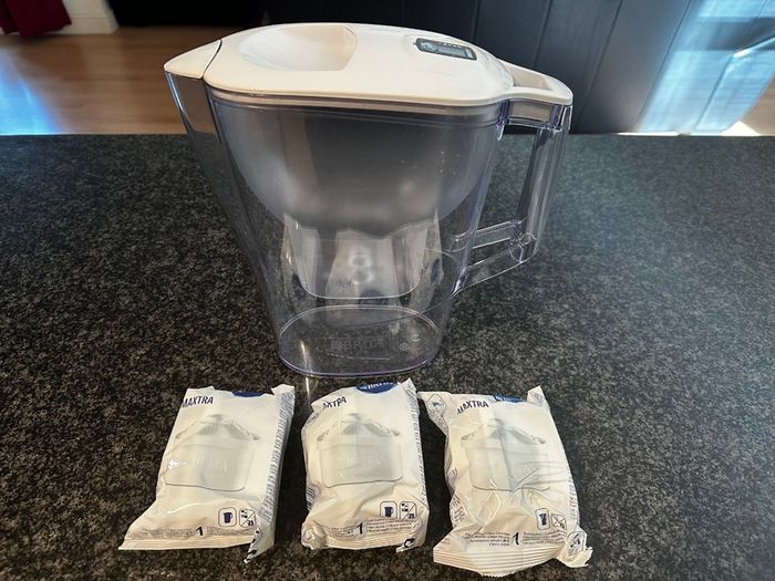 Brita water filter + 3 Maxtra filters