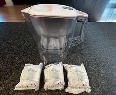 Brita water filter + 3 Maxtra filters