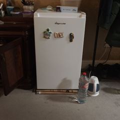 Fridgemaster capacity 82L