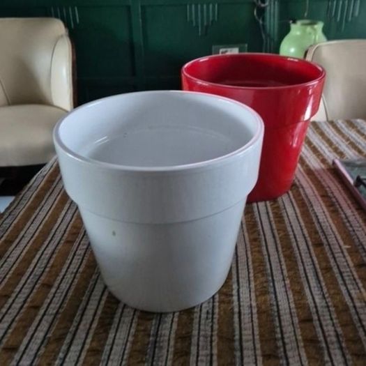 New A pair of 2 heavy Terracotta paint glazed plant pots