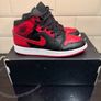 Nike Air Jordan 1 mids Image 3