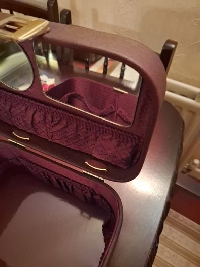 Retro Make Up Box With Key