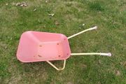 Play wheelbarrow