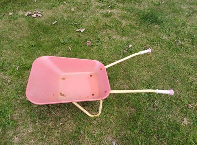 Play wheelbarrow