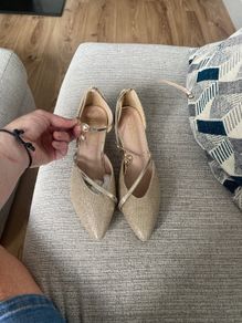 Kitten heel gold
