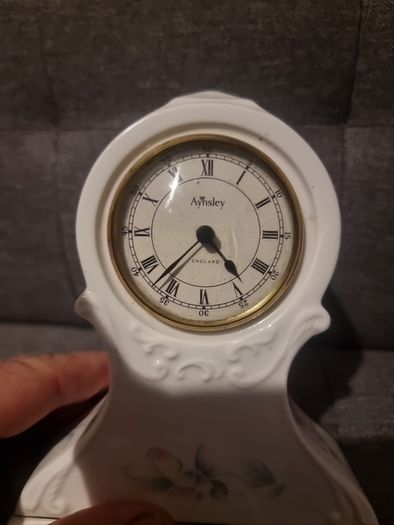 Aynsley  'Little Sweetheart' Mantel/Shelf/Desk quartz clock.Fine Bone China