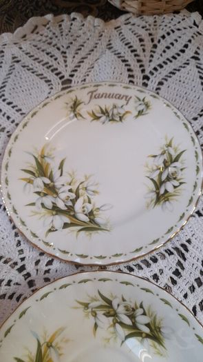 Royal Albert Flower of the month "Snowdrops "