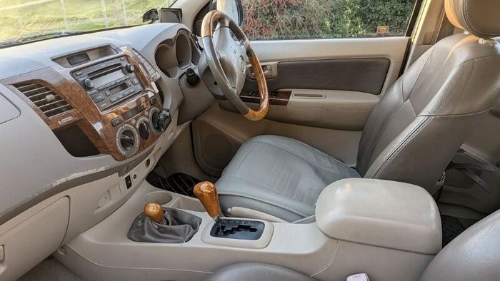 Toyota Hilux 3.0 D-4D Automatic Crew Cab CVRT 4/27