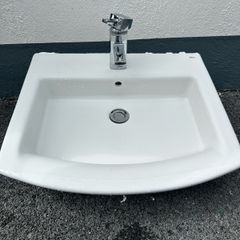 Roca bathroom sink and tap, no pedestal