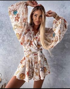 A set of chiffon tied top and shorts XS / L