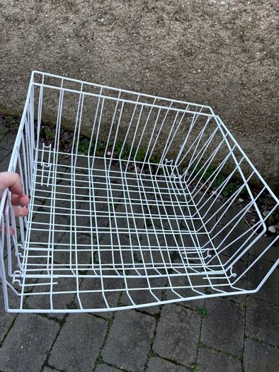 2 large wire baskets - FREE